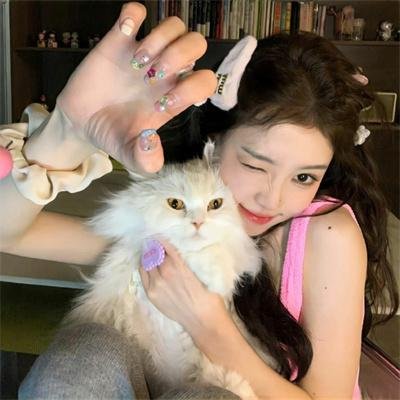 使用下方 20 个影片名，按顺序一一对应，不要改动片名文字，只根据片名和括号内类型提示来虚构全新的故事内容： 出租车司机 这个高中没有鬼2 色肉毒蝎女 夺命凶灵3：午夜魔瞳 肉与沙 乡村惊魂 千面艳盗 玩命关头10 喋血之影 青少年哪吒 捍卫机密 我们一起摇太阳 败犬求婚日 完美感觉 女屠夫 爱得其所 珍妮，日与夜 虚拟情人 诡影豪宅 河东狮吼2封面